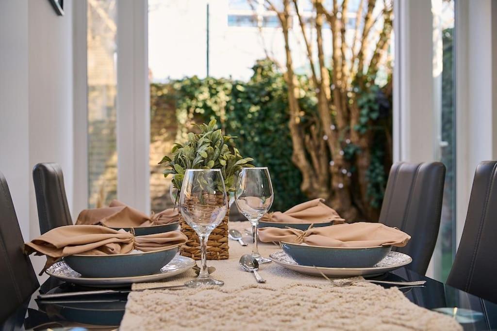 Fabulous 3 Bed Nw London Apartment With Private Garden Kültér fotó