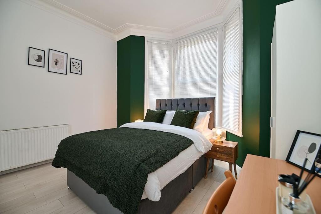 Fabulous 3 Bed Nw London Apartment With Private Garden Kültér fotó